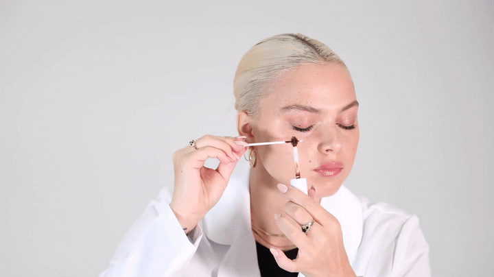 Enhance Your Natural Beauty With This Simple Faux Freckle Tutorial Amodrn